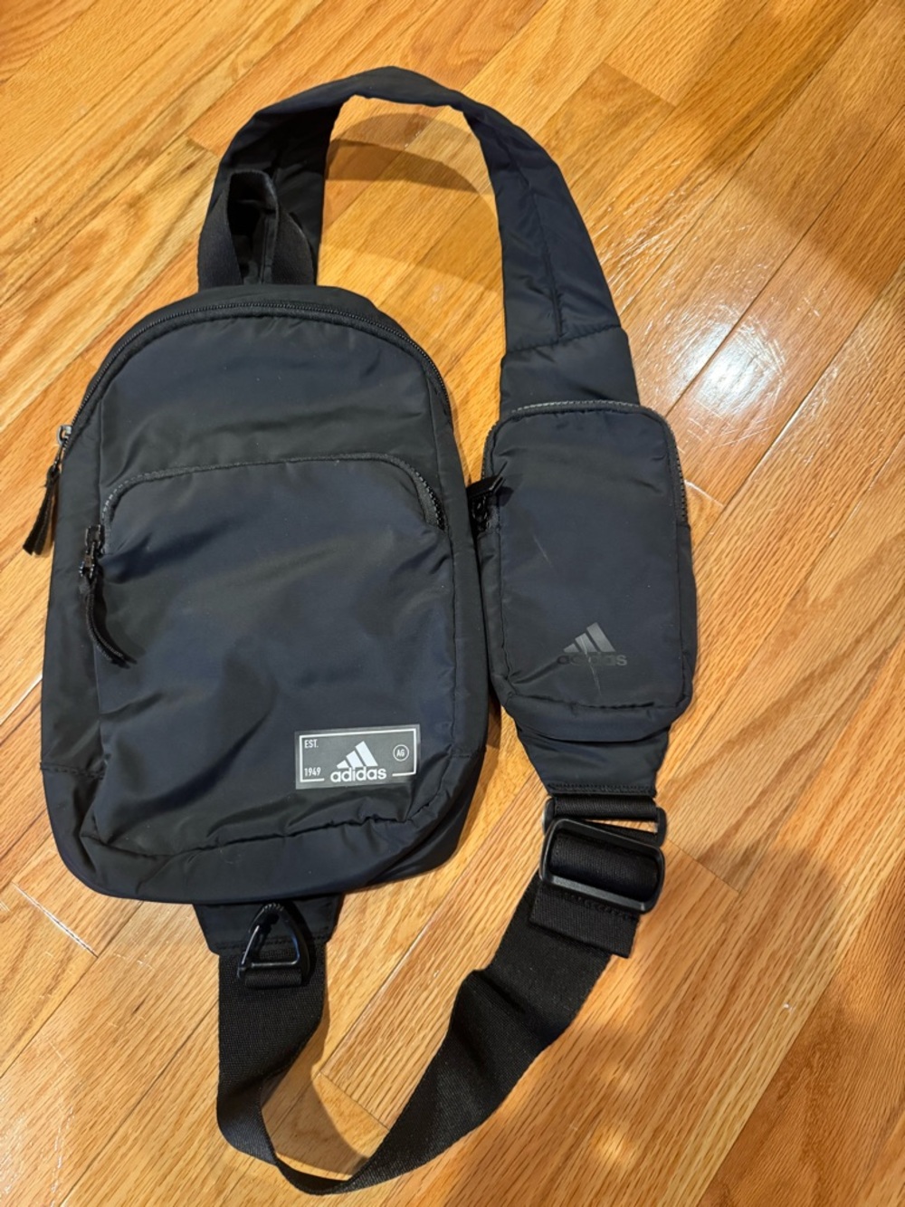 adidas ESSENTIALS SLING CROSSBODY BAG